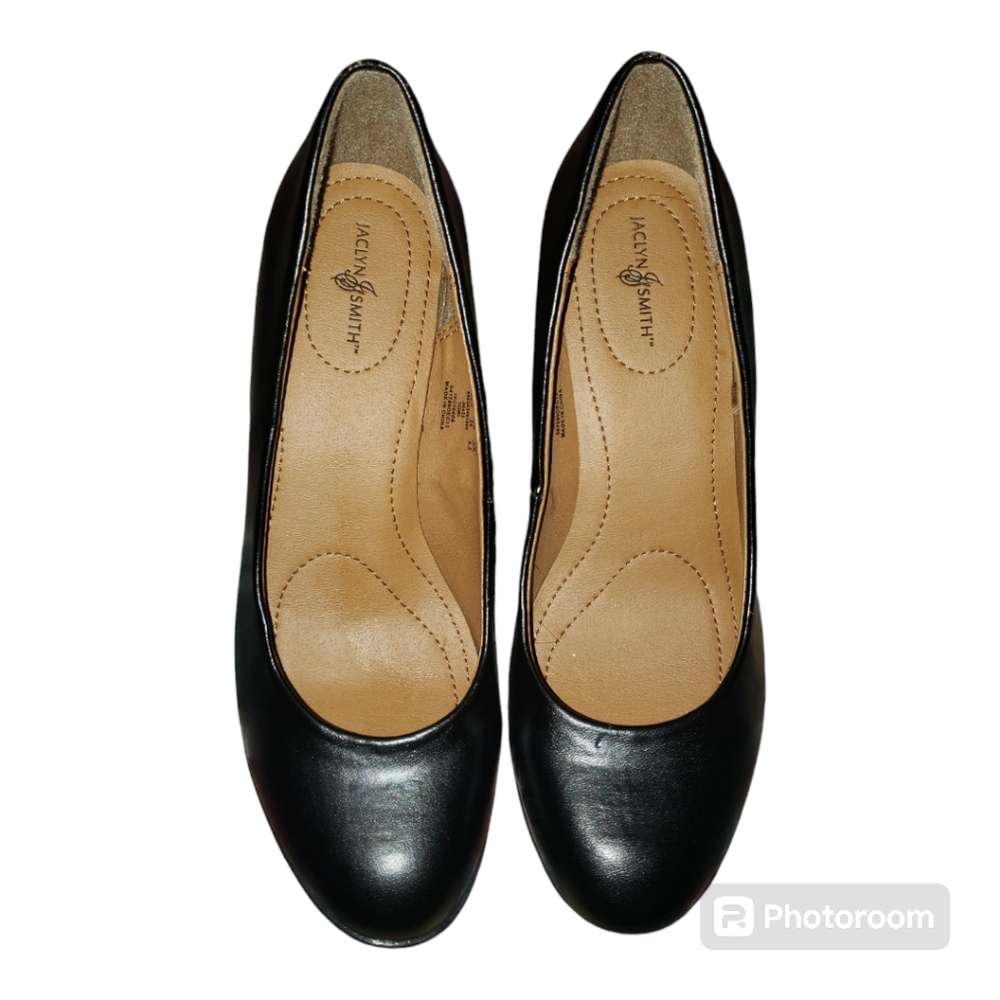 Jaclyn Smith Black Pumps